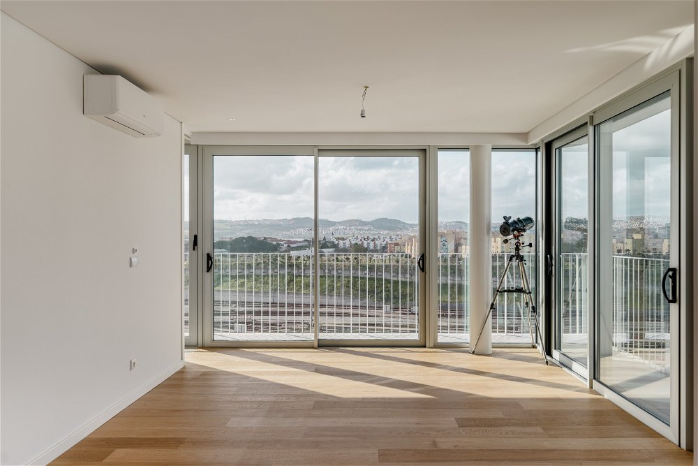 3-bedroom apartment, with balcony and parking, in Carnide 4217986869