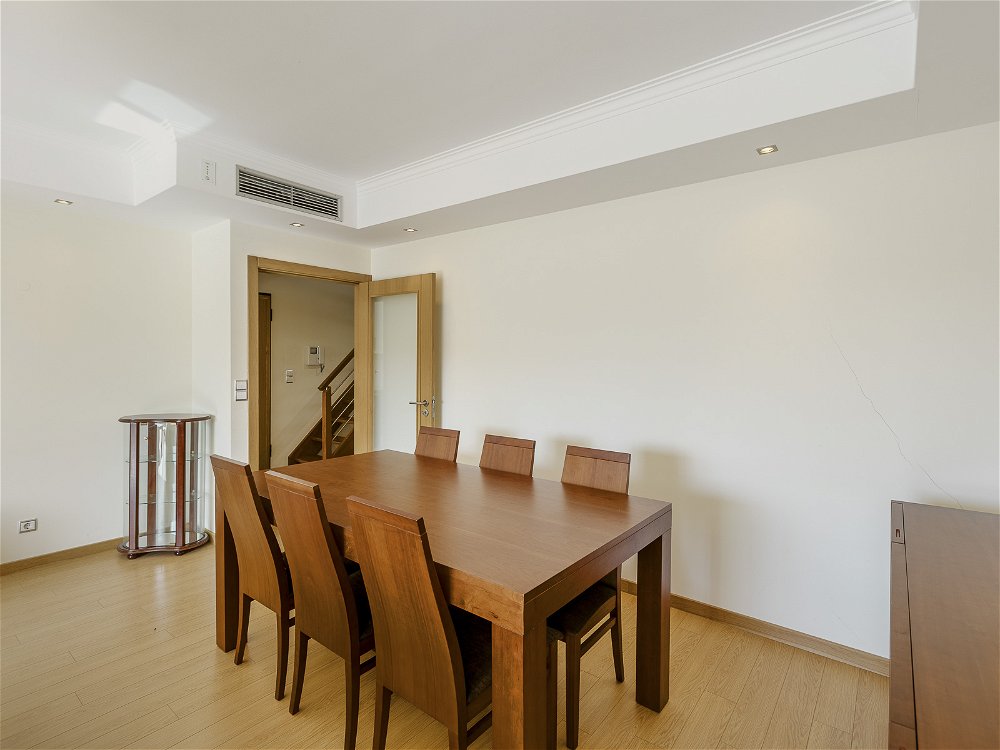 4-bedroom duplex apartment, with garage, in Estoril 3876991438
