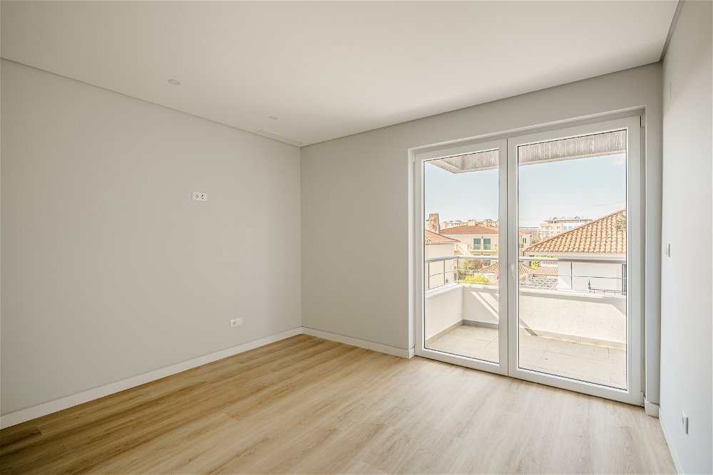 3 bedroom apartment with balcony, in Carcavelos, Cascais 2673816402