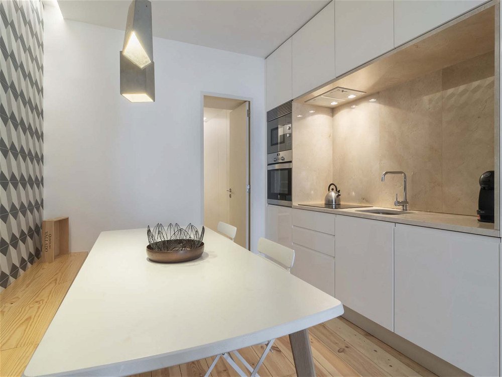 2-bedroom apartment, renovated and furnished, in Lisbon 2218310738