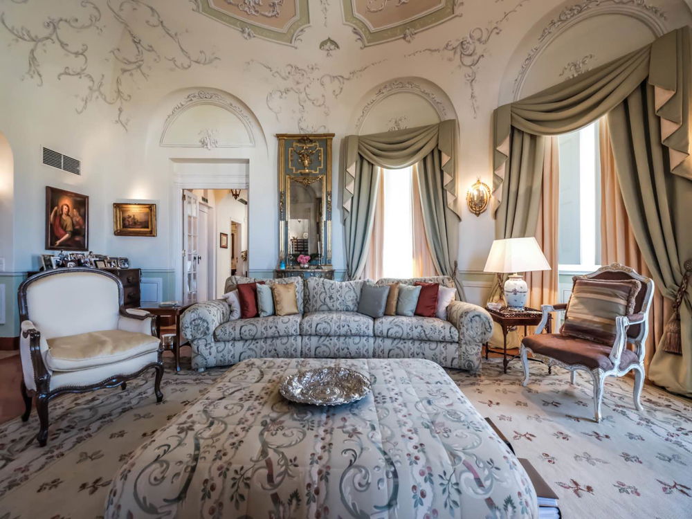 19th century palace in the historic centre from Vila of Sintra 4253934245