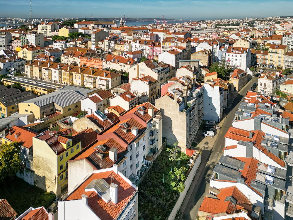 Land with approved project, in Graça, Lisbon 2183441243