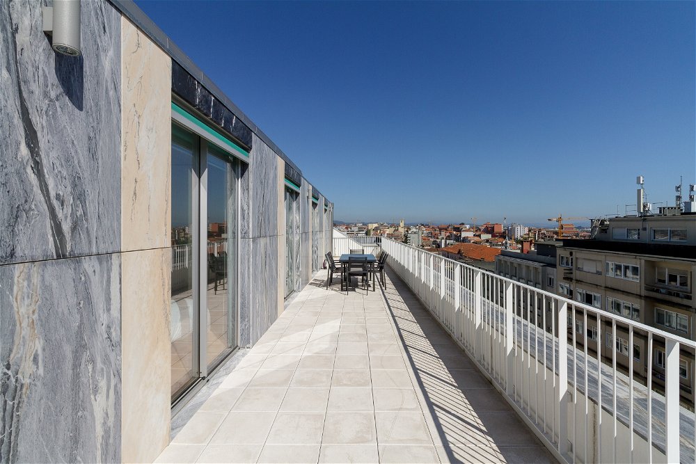 2-bedroom penthouse, with terrace, in downtown Porto 3554642259
