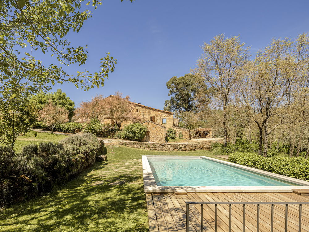 8-bedroom farmhouse with rural tourism and pool, in Covilhã 1373285891