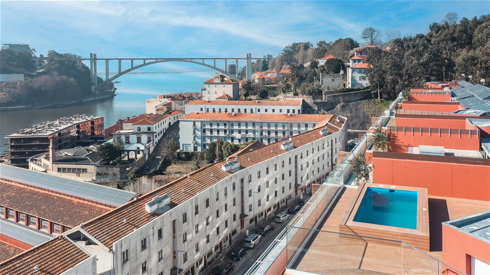 3-bedroom apartment with a private pool, in Porto 783228777