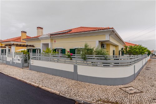 4 bedroom villa with garden and garage, in Setúbal 653178773