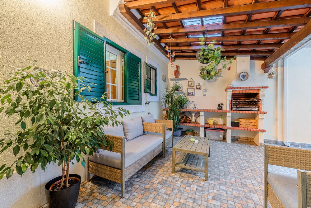 4 bedroom villa with garden and garage, in Setúbal 653178773