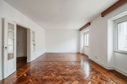 4-bedroom apartment, in Praça do Areeiro, in Lisbon 1977711552