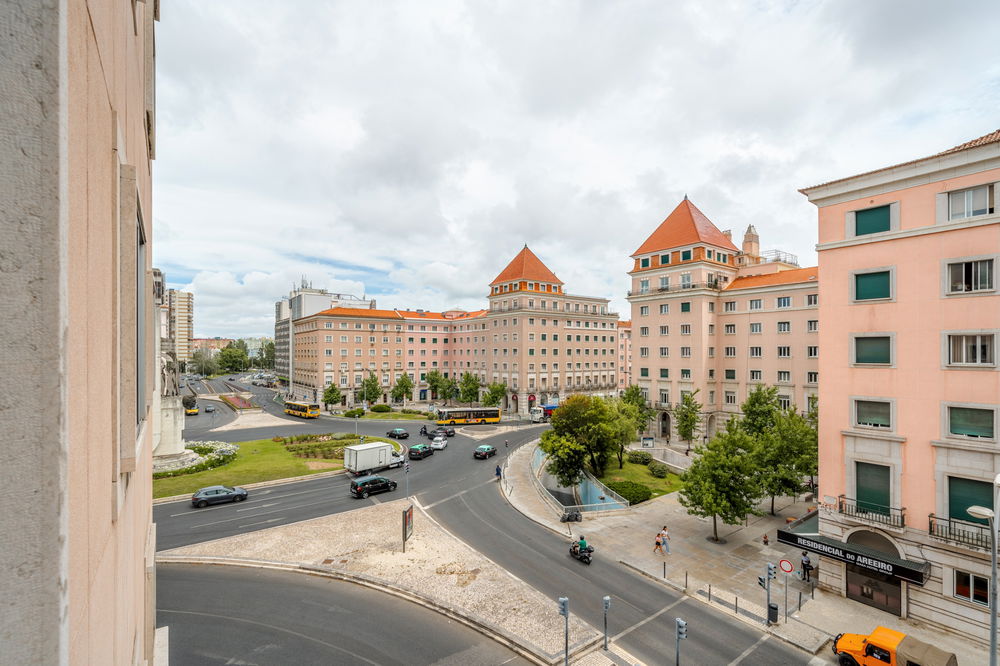 4-bedroom apartment, in Praça do Areeiro, in Lisbon 1977711552