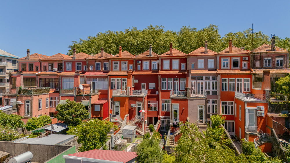 4-storey building in Marquês de Pombal Square, Porto. 812017675