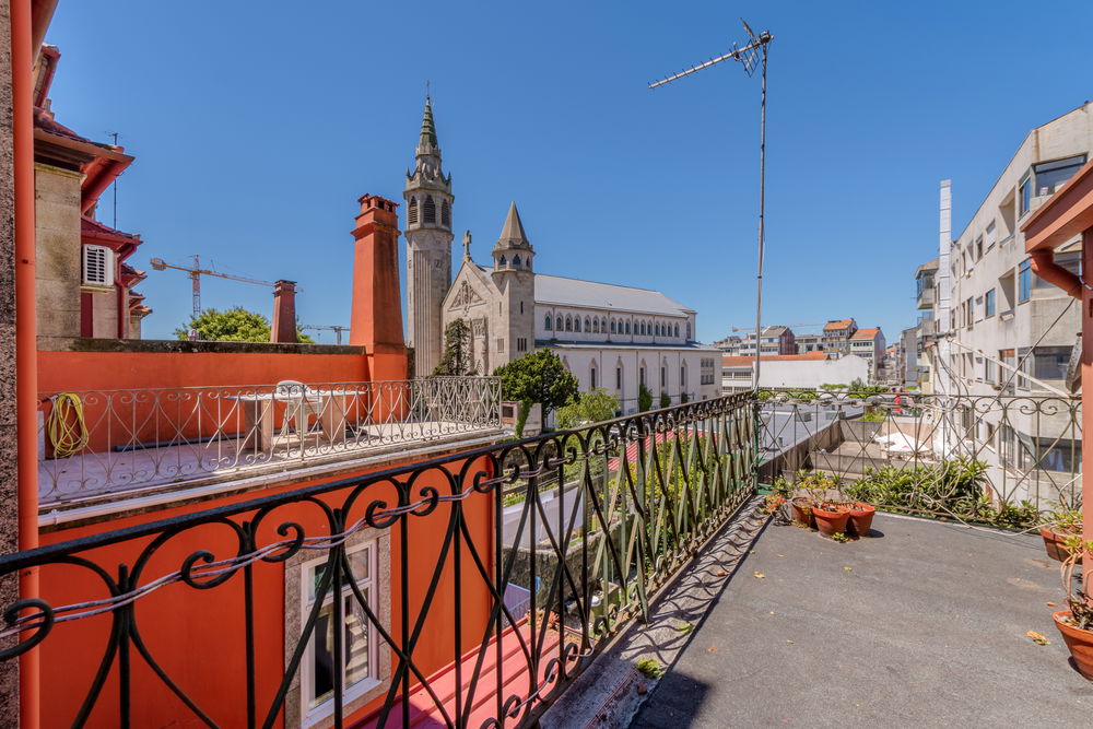 4-storey building in Marquês de Pombal Square, Porto. 812017675