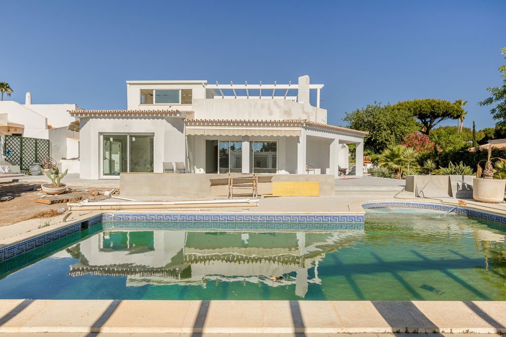 4 bedroom villa with pool and garage, in Vilamoura, Algarve 1293465478