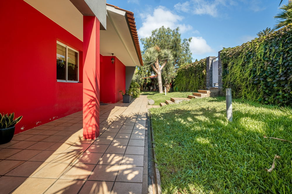 3 bedroom single storey villa, garden and garage, in Funchal, Madeira 1354683589