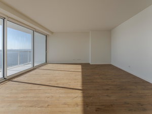 3 Bedroom Apartment with Balcony Colina do Outeiro, Seixal 696892245