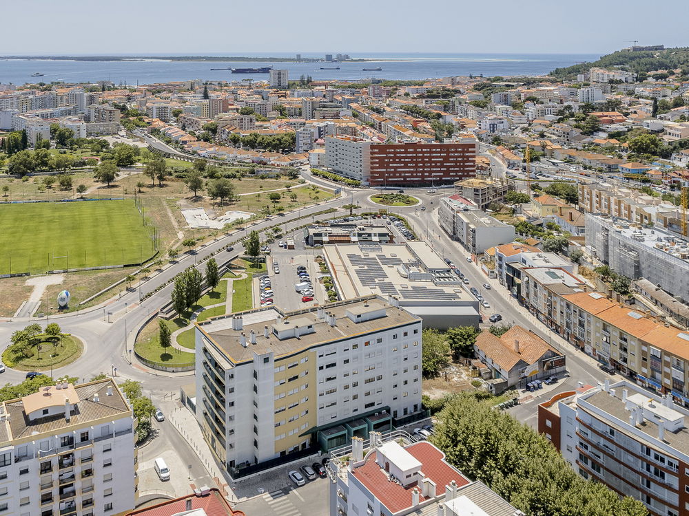 3 bedroom apartment, with balcony and garage, in Setúbal 812537270