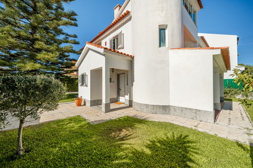 5 bedroom villa with garden and garage in Carcavelos, Cascais 2019750880