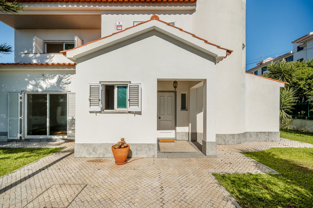 5 bedroom villa with garden and garage in Carcavelos, Cascais 2019750880