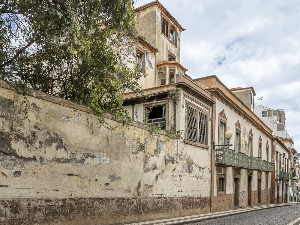 Building, in the historic centre of Funchal, Madeira 19863890