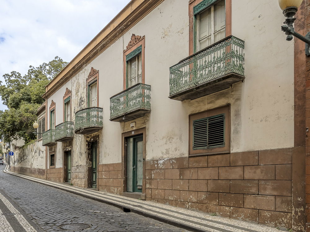 Building, in the historic centre of Funchal, Madeira 19863890