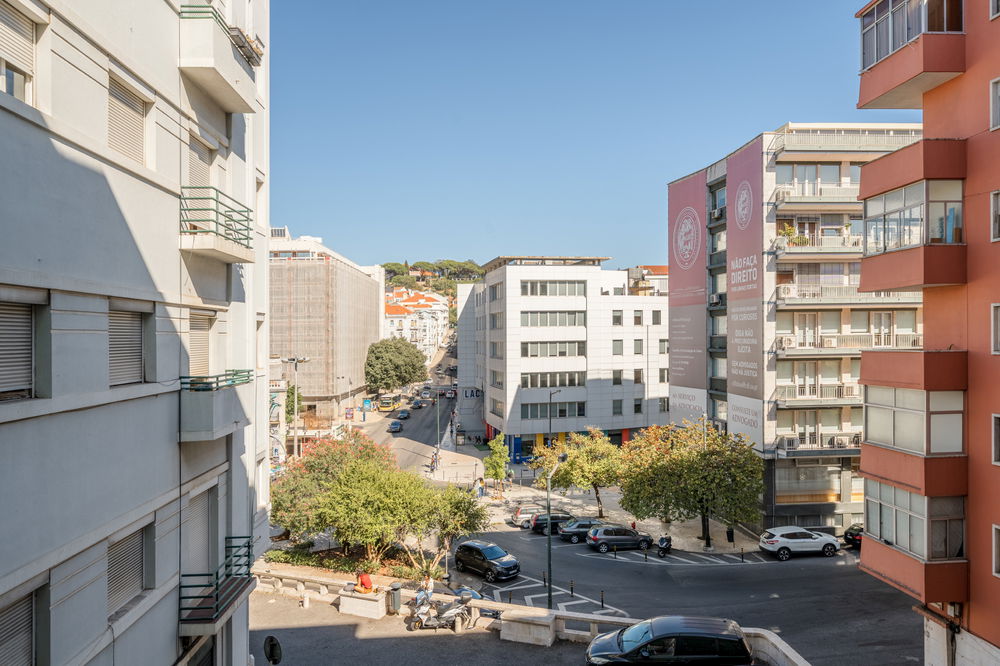 Renovated 3 bedroom apartment in Estefânia, Lisbon 125747945