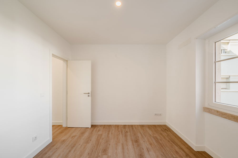 Renovated 3 bedroom apartment in Estefânia, Lisbon 125747945