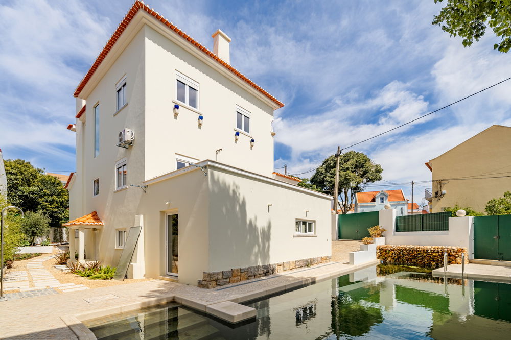 4+2 bedroom villa with pool in the centre of Parede, Cascais 2424464660