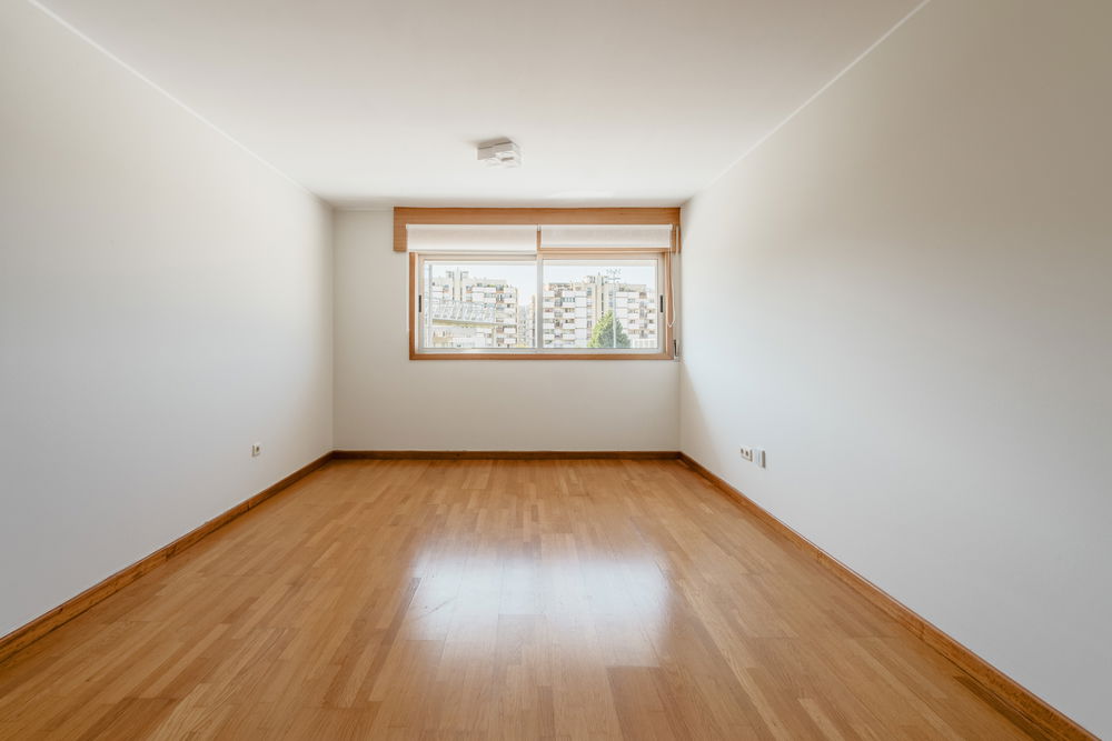 2 bedroom apartment with garage, Rua Faria Guimarães, Porto 2200407511