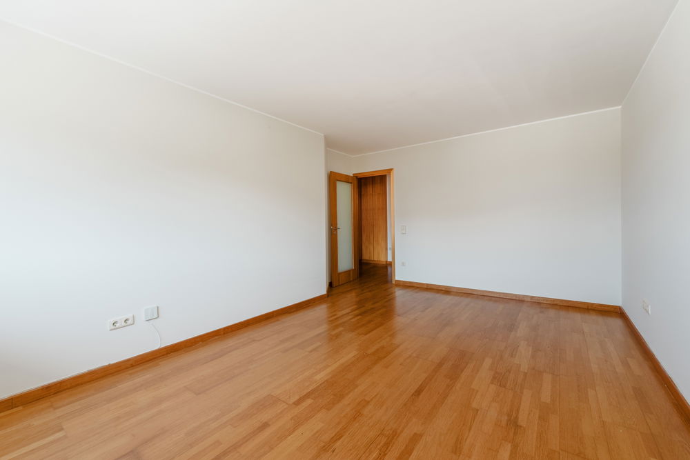 2 bedroom apartment with garage, Rua Faria Guimarães, Porto 2200407511