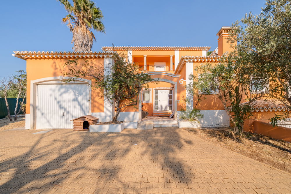 4 bedroom villa, with garden and pool, in Estoril 3687423543