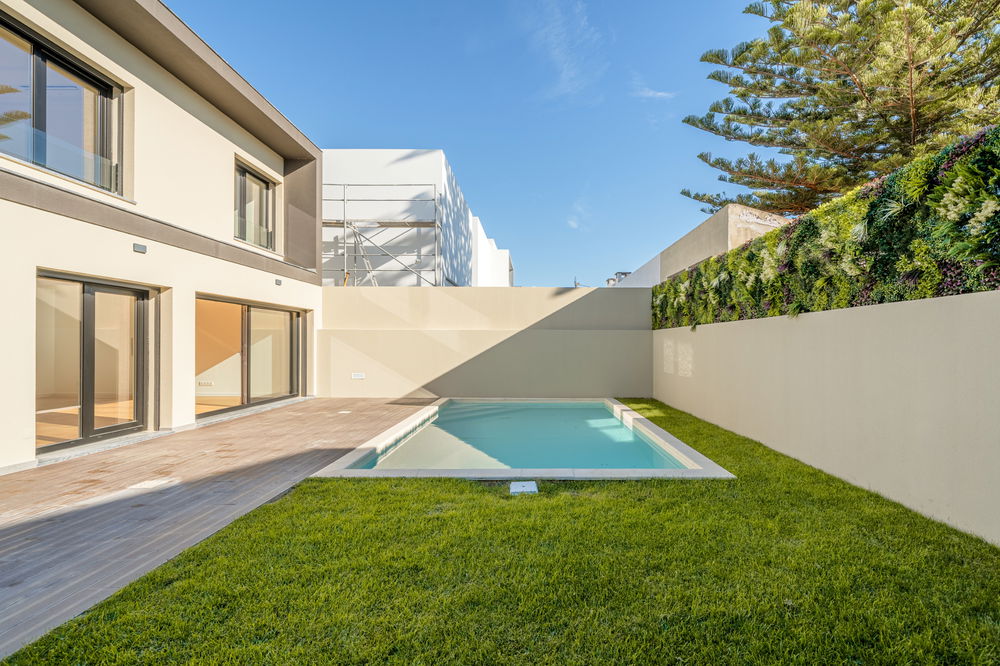 4 bedroom villa with garden and pool, in Sassoeiros, Cascais 1339729099