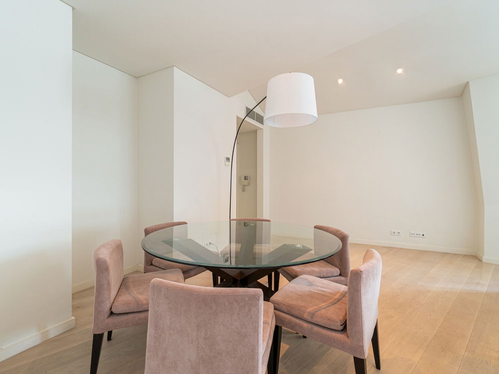 2-bedroom apartment with parking in Palácio Mesquitela, in Lisbon 425445933