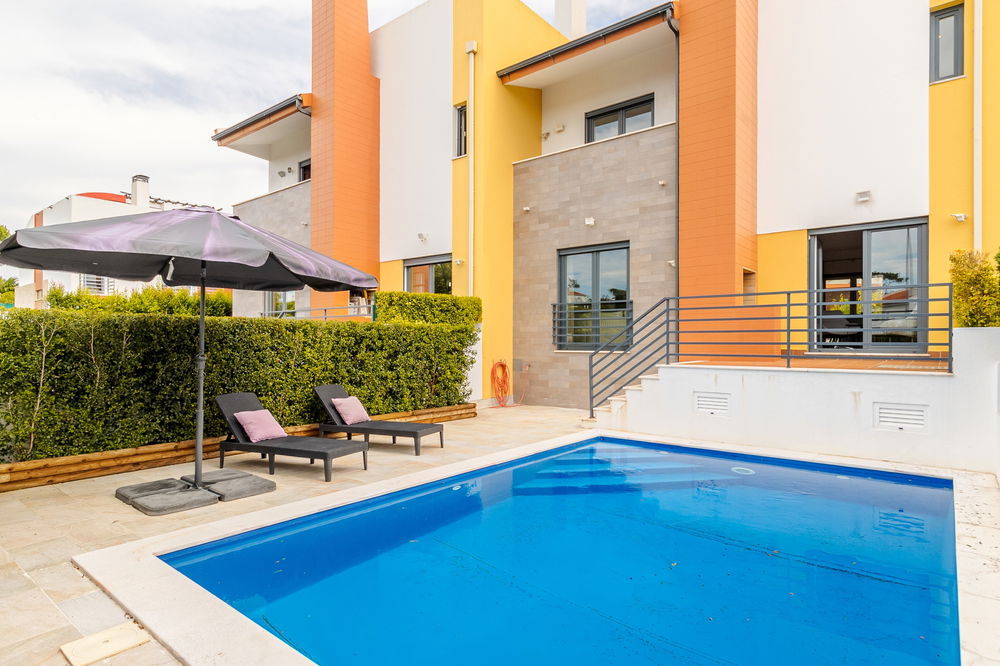 3+1 bedroom villa with pool in a condominium in Estoril 154199088