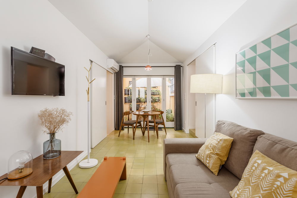 1 bedroom apartment with patio, in the historic centre of Porto 3912750789