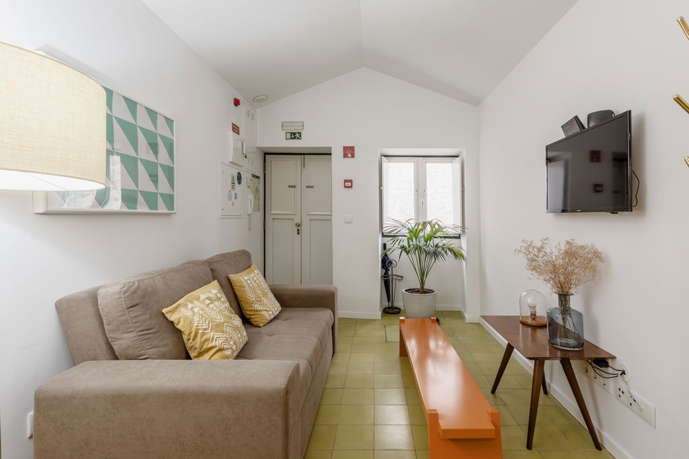 1 bedroom apartment with patio, in the historic centre of Porto 3912750789