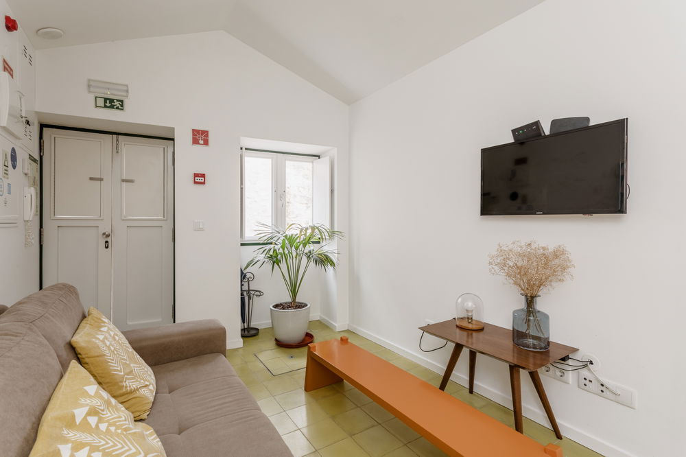 1 bedroom apartment with patio, in the historic centre of Porto 3912750789