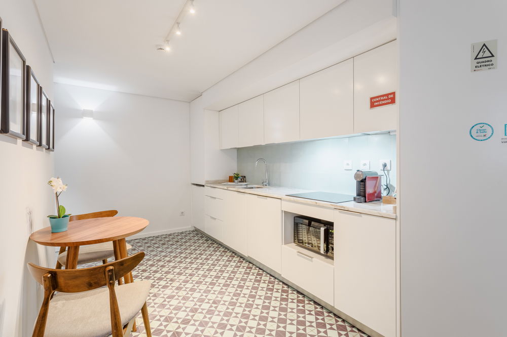 Rehabilitated studio apartment in the historic centre of Porto 284757658