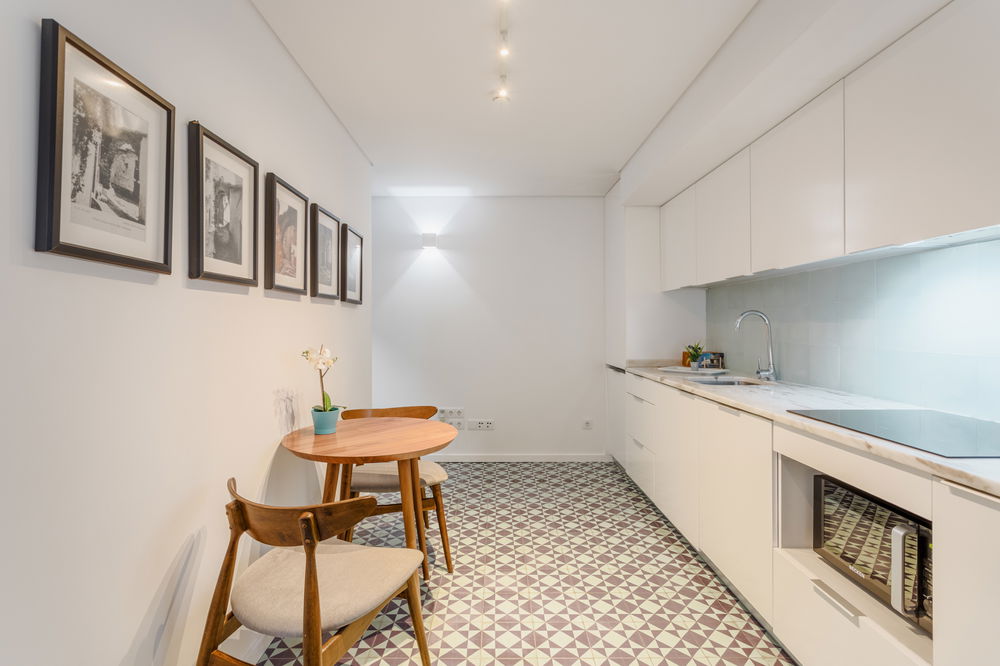 Rehabilitated studio apartment in the historic centre of Porto 284757658