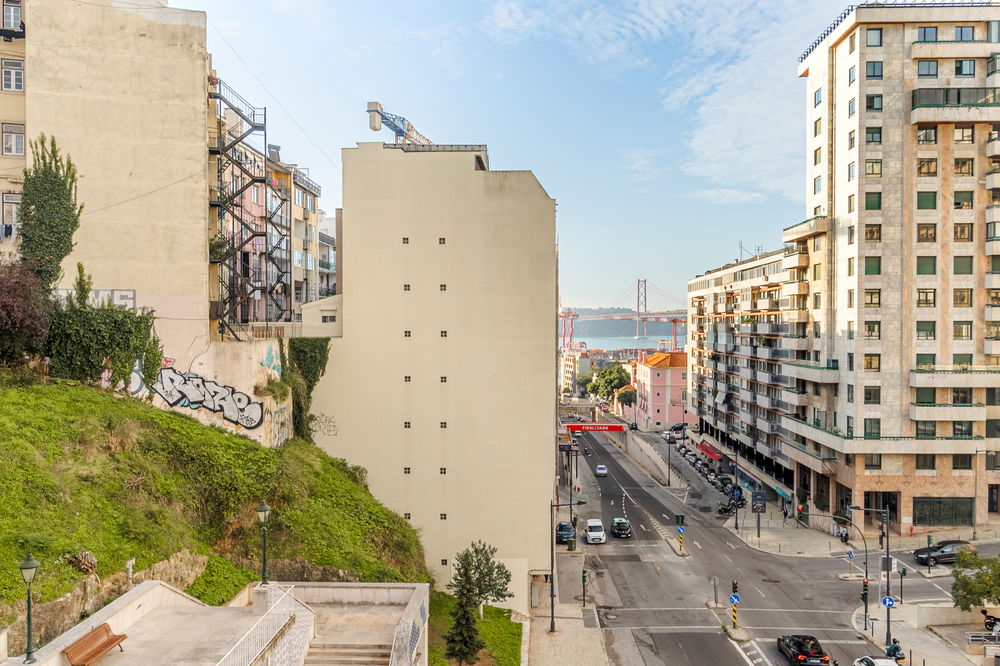 5+2 Bedroom Apartment on Avenida Infante Santo, in Lisbon 1366992875