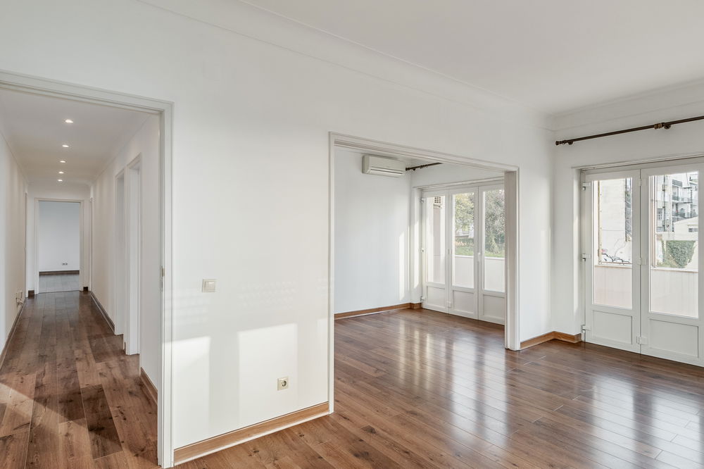 5+2 Bedroom Apartment on Avenida Infante Santo, in Lisbon 1366992875