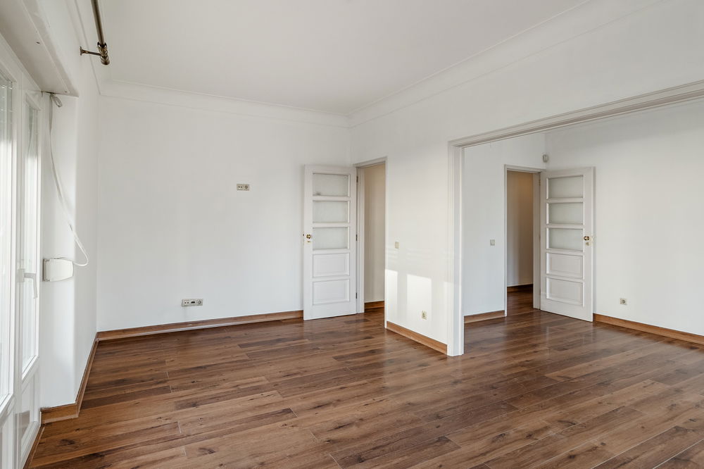 5+2 Bedroom Apartment on Avenida Infante Santo, in Lisbon 1366992875