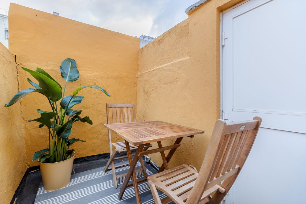 1+2 bedroom triplex apartment, with patio, in Lisbon 2830457902