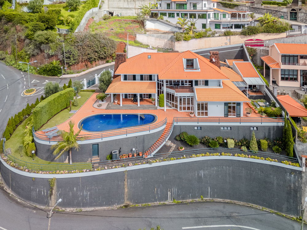 4 bedroom villa with sea view and pool in Funchal, Madeira 2899655380