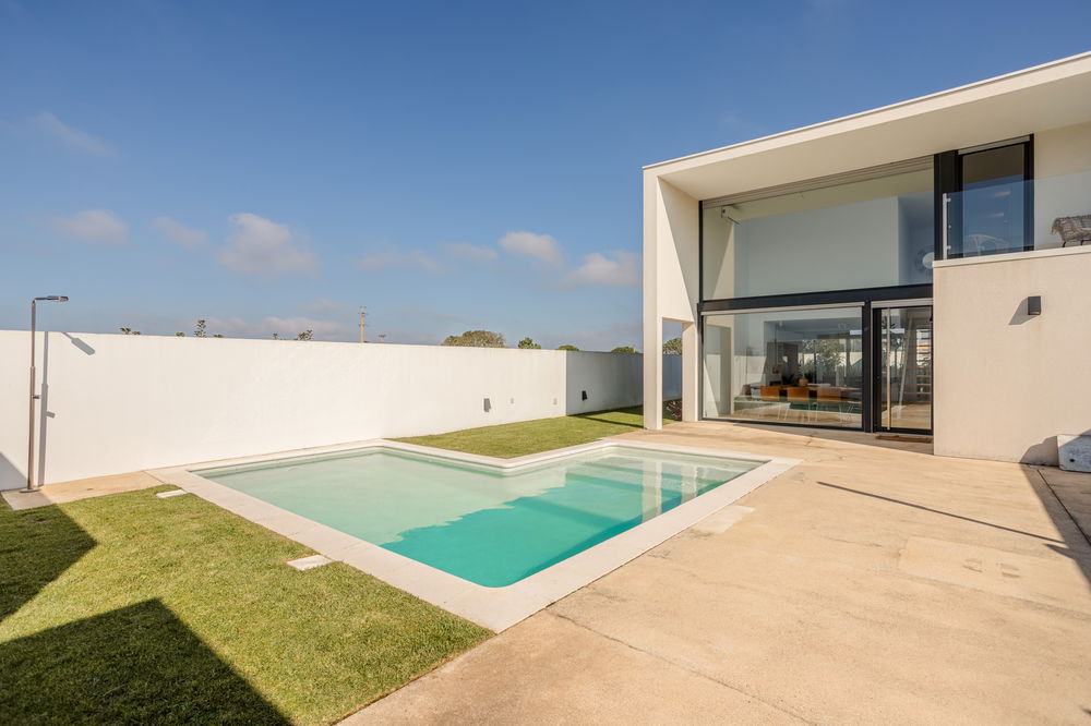 3 bedroom villa, with swimming pool and parking, in Sesimbra 4047859512