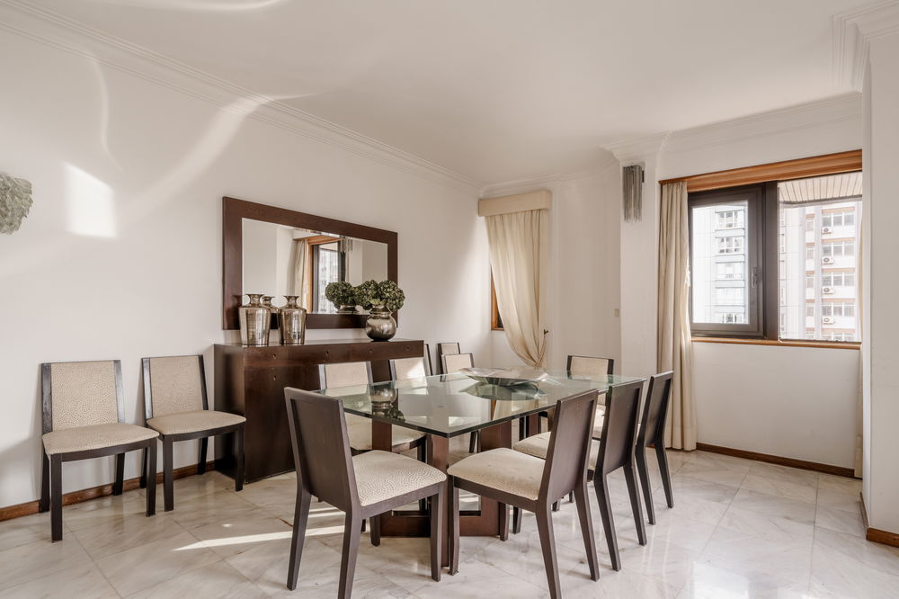 4 bedroom apartment, with garage, in Areeiro, Lisbon 2472540036