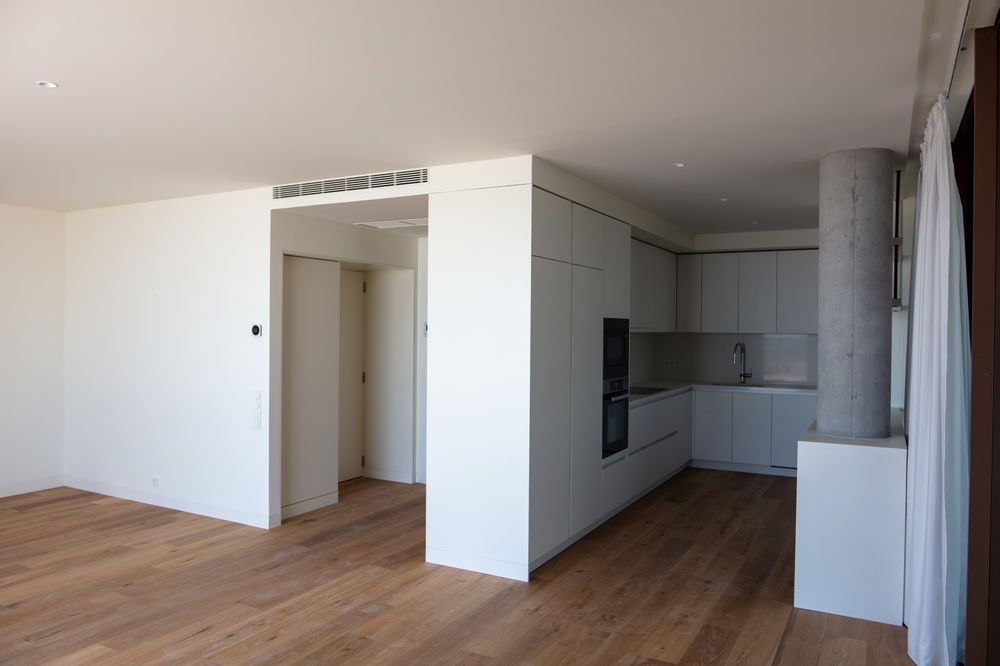 2-bedroom apartment in Miramar Tower with two parking spaces, Porto 18556137