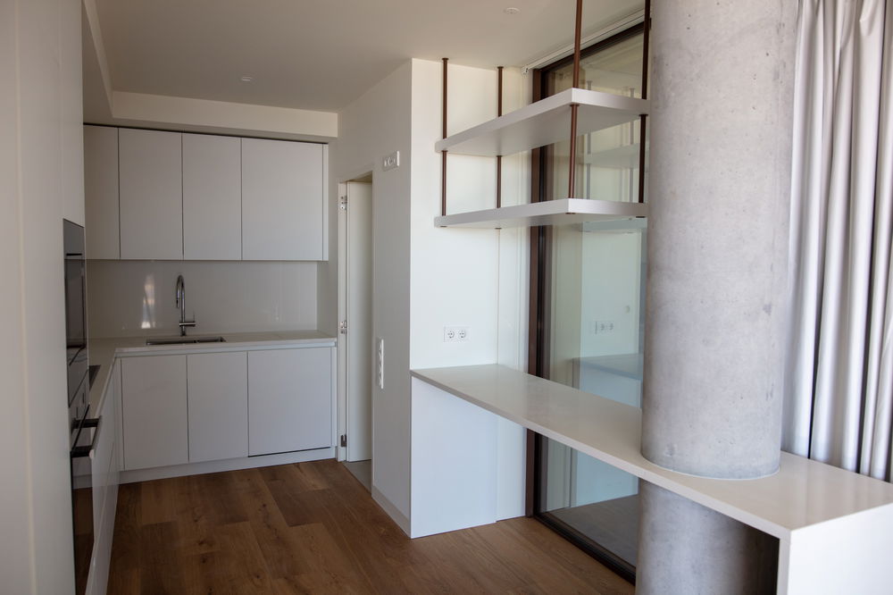 2-bedroom apartment in Miramar Tower with two parking spaces, Porto 18556137