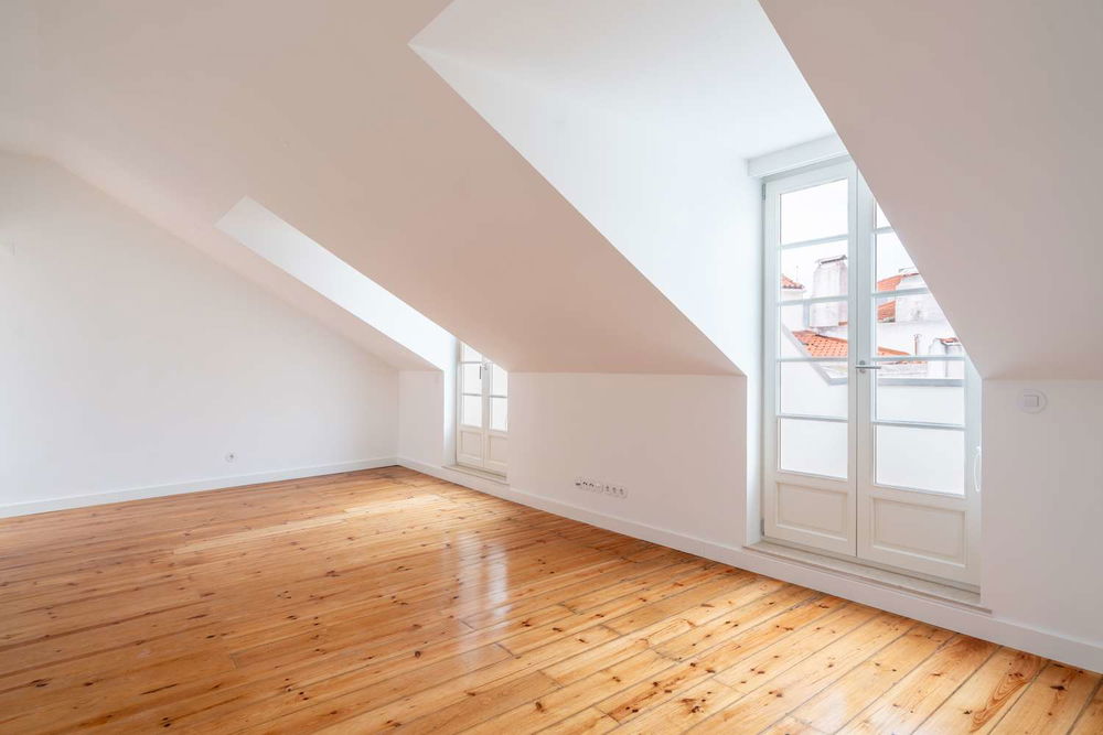 Renovated one-bedroom penthouse apartament in Bairro Alto, Lisbon 1630254038