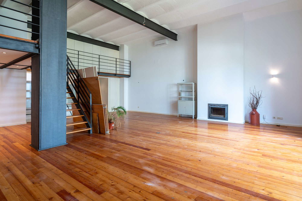 1-bedroom loft with mezzanine, garage and storage on Avenida 24 de Julho 1044563077