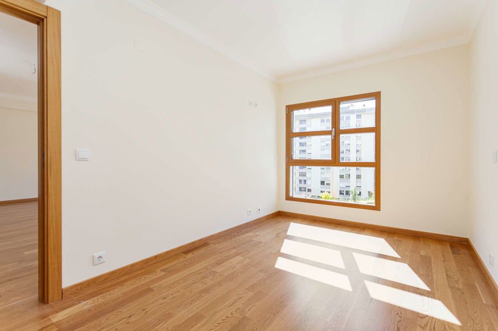 3-bedroom apartment with balcony and garage in Lumiar, Lisbon 3828535592