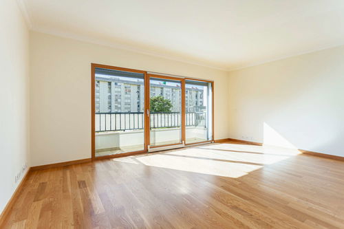 4-bedroom apartment with balcony and garage in Lumiar, Lisbon 3472611471